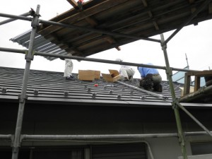 屋根に穴を開けない太陽光発電