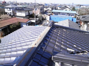 瓦屋根から地震に強い金属屋根へ