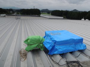 工場屋根上換気扇の雨仕舞