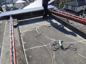 雨漏り修理にリノベーション！屋上に屋根を作る。