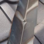 銅板と瓦屋根の組み合わせに注意（雨漏り修理）
