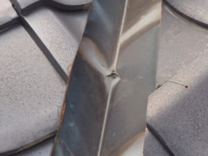 銅板と瓦屋根の組み合わせに注意（雨漏り修理）